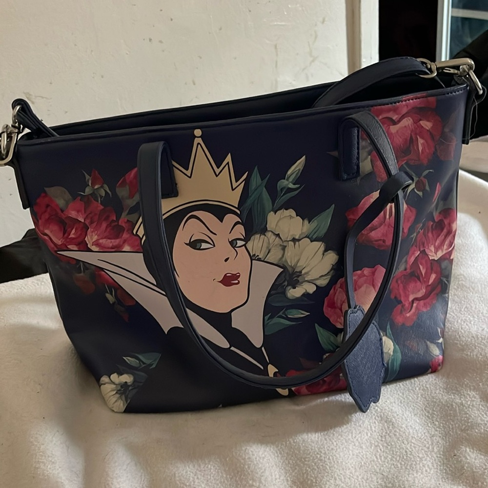 Disney Loungefly Snow White Evil Queen purse OG HEART LOGO rare No longer SOLD